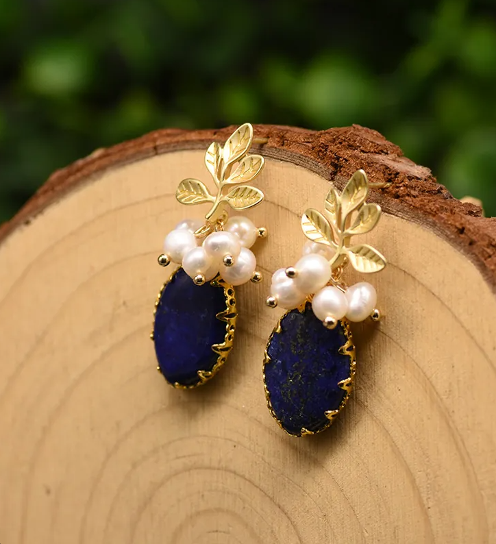 Women’s Gold-Tone Geometric Flat Pearl Earrings – Vintage Baroque Style