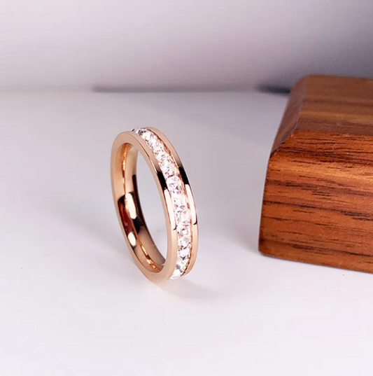 Gold Single Row Zircon Titanium Steel Ring