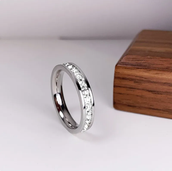 Gold Single Row Zircon Titanium Steel Ring
