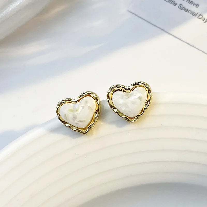 New Design Red Heart Stud Earring Women Metal Gold Color Eye Heart Lips Wedding Statement Earrings Fashion Party Jewelry
