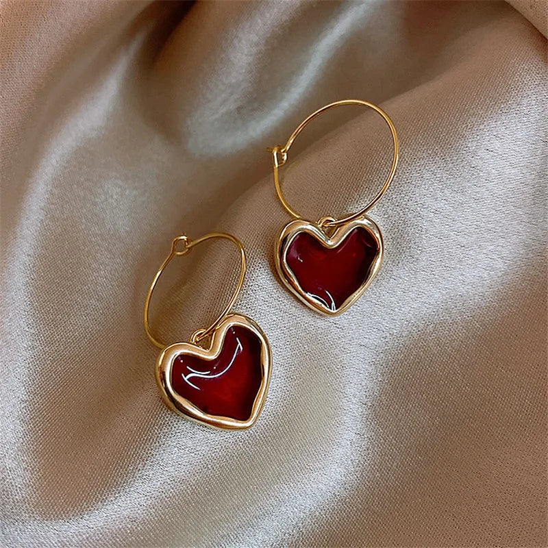 New Design Red Heart Stud Earring Women Metal Gold Color Eye Heart Lips Wedding Statement Earrings Fashion Party Jewelry