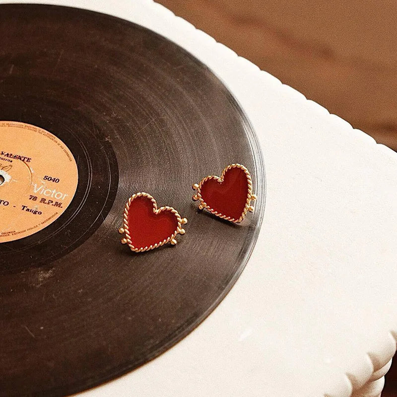 New Design Red Heart Stud Earring Women Metal Gold Color Eye Heart Lips Wedding Statement Earrings Fashion Party Jewelry