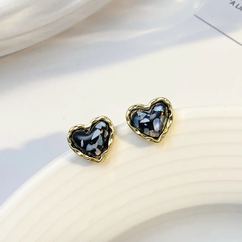 New Design Red Heart Stud Earring Women Metal Gold Color Eye Heart Lips Wedding Statement Earrings Fashion Party Jewelry