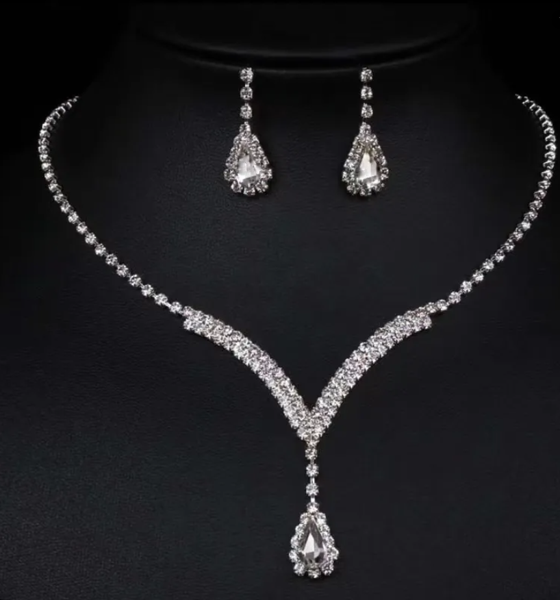 Rhombus Oval Water Drop Zirconia Necklace & Earrings Set for Women – Elegant