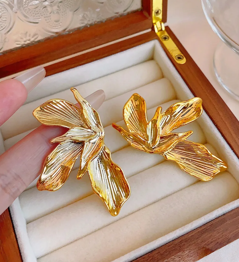 Gold Hollow Heart Stud Earrings for Women – Minimalist 925 Silver Post Jewelry