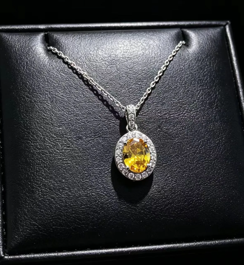 Gold Oval White Rhinestone Pendant Necklace for Women – Elegant Vintage Jewelry